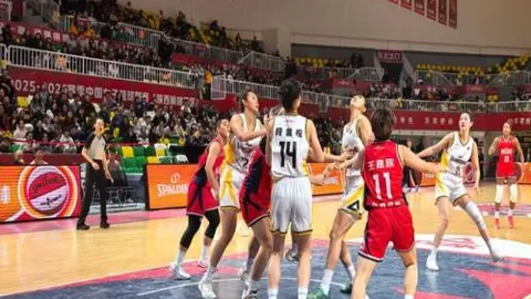 利物浦主帅获英格兰教练协会年度最佳，曼联教父亲临颁奖仪式