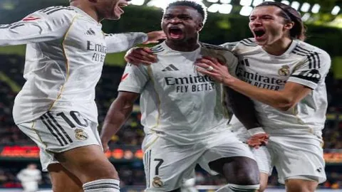 郑钦文告别2025赛季深情留痕，人民日报体育公众号铭记辉煌瞬间